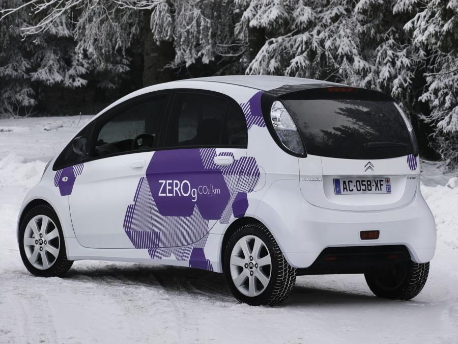  Citroen C-Zero 2010 года  (фото 11 из 18)